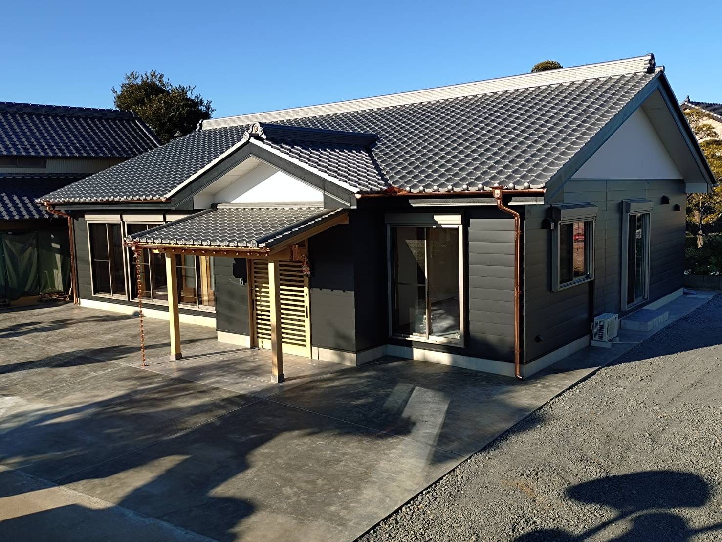 株式会社屋根の中京の施工実績（瓦屋根の住宅）
